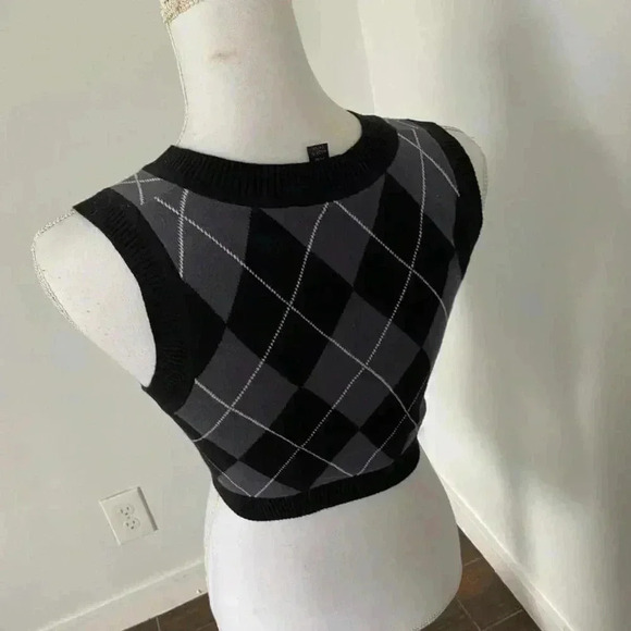 Dolls kill uncharm school argyle sweater vest. - Picture 4 of 4